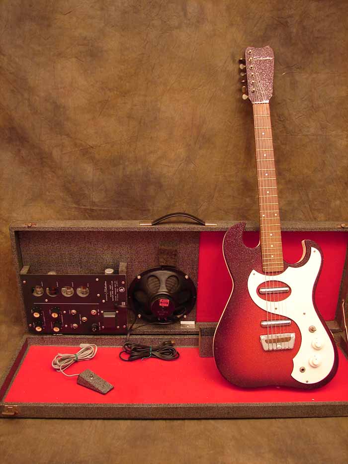 1960s-Silvertone-Amp-In-Case-Two-Pickup.JPG